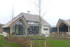 Moderne villa met rieten dak, Twello